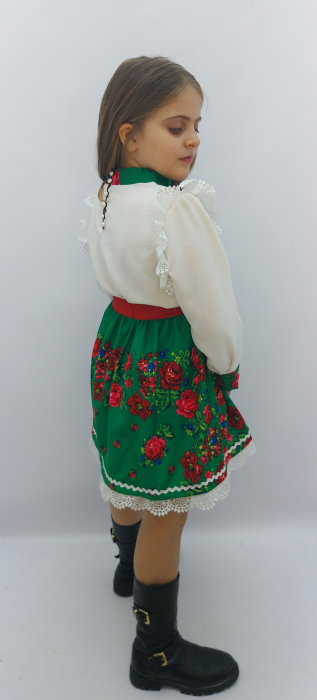 COSTUM TRADITIONAL POPULAR DE MARAMURES STILIZAT VERDE [3]