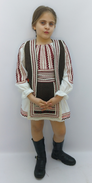 UNICAT COSTUM TRADITIONAL POPULAR STILIZAT [1]