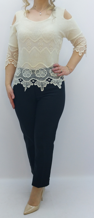 bluza-dama-crem-dantela-umeri-decupati-dadas.jpg [3]