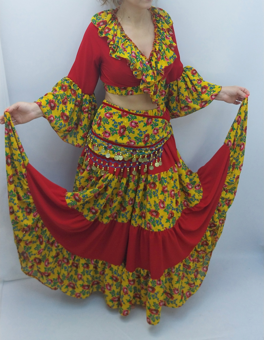 costum-dans-tiganesc-dama-fusta-ampla-florala-top-rosu-costum-spectacol-dadas-constanta.jpg [2]