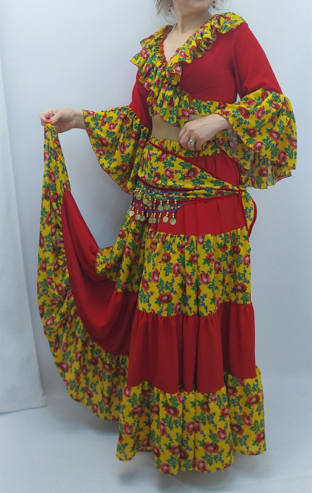 costum-dans-tiganesc-dama-fusta-ampla-florala-top-rosu-costum-spectacol-dadas-constanta.jpg [8]