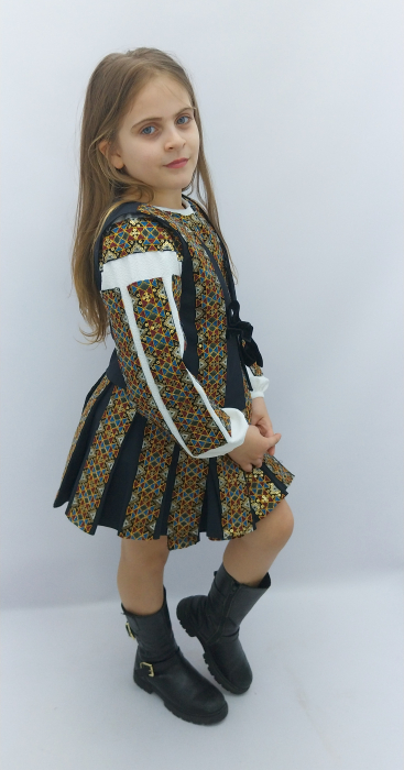 costum-popular-modern-fete-cu-fusta-plisata-si-broderie-traditionala-dadas.jpg [6]