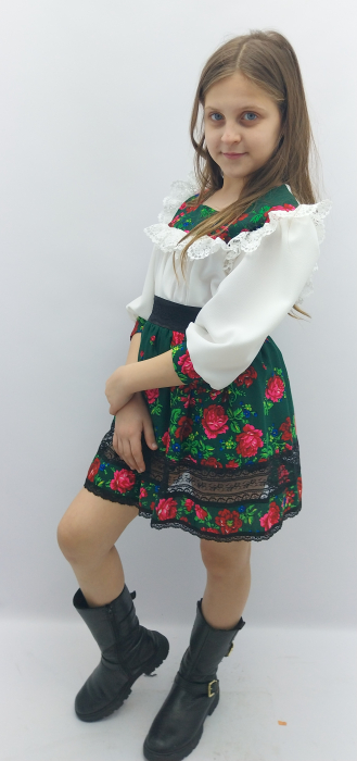 costum-popular-traditional-stilizat-maramures-ie-danteluta-fusta-creata-verde-flori-copii-serbare-atelier-dadas-constanta-doraly.jpg [3]