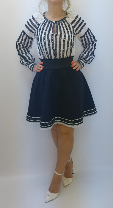 Costum popular tradițional românesc pentru femei – ie cu negru și fustă traditionala clos elegantă [13]