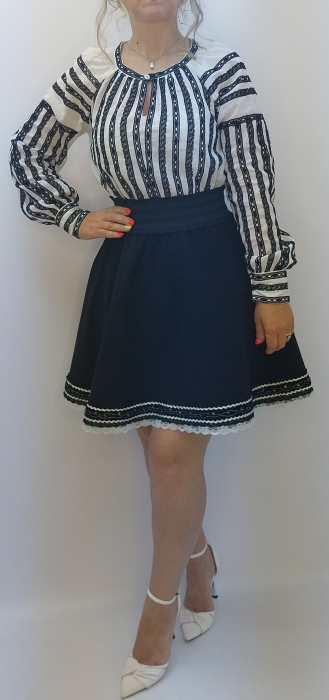 Costum popular tradițional românesc pentru femei – ie cu negru și fustă traditionala clos elegantă [14]