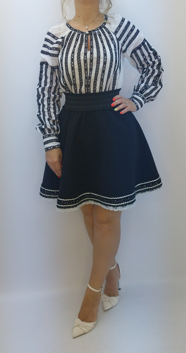 Costum popular tradițional românesc pentru femei – ie cu negru și fustă traditionala clos elegantă [11]