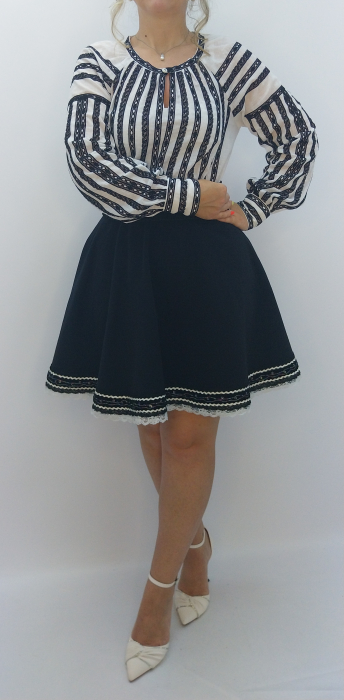 Costum popular tradițional românesc pentru femei – ie cu negru și fustă traditionala clos elegantă [3]