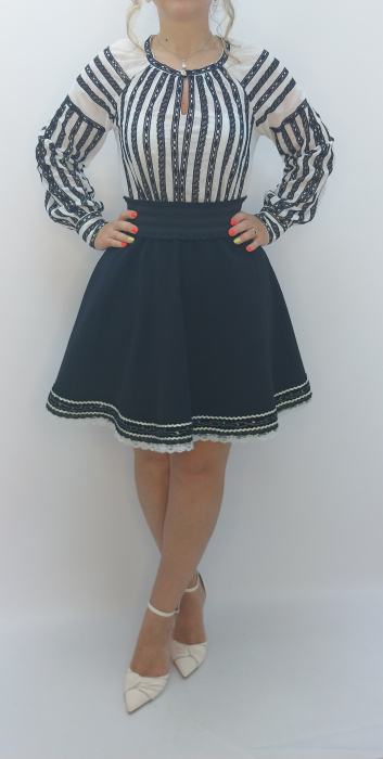 Costum popular tradițional românesc pentru femei – ie cu negru și fustă traditionala clos elegantă [5]