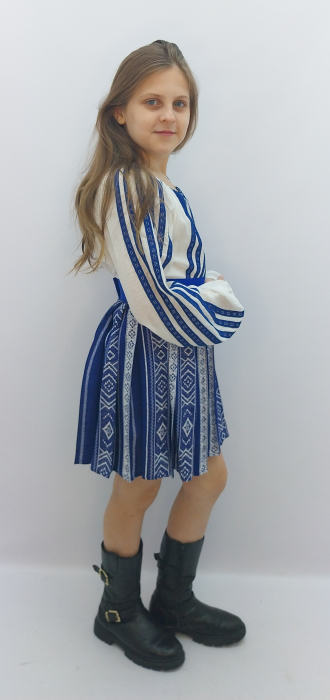 costum-traditional-romanesc-fete-ie-panza-topita-subtire-fusta-plisata-albastra-doraly-constanta-atelier-dadas.jpg [3]