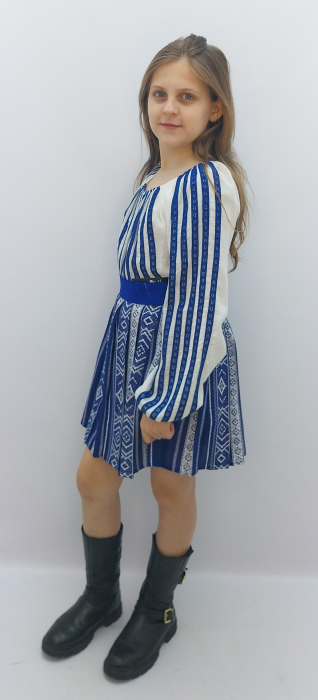 costum-traditional-romanesc-fete-ie-panza-topita-subtire-fusta-plisata-albastra-doraly-constanta-atelier-dadas.jpg [2]