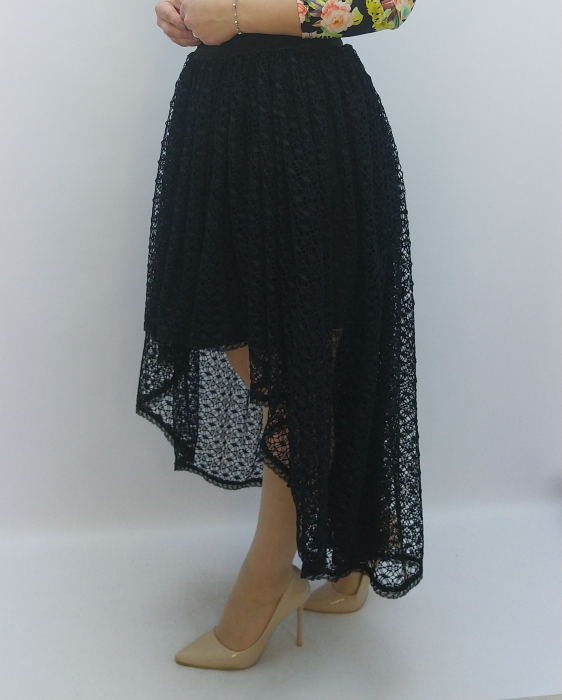 fusta-dama-neagra-din-plasa-cu-coada-asimetrica-dadas-constanta.jpg [3]
