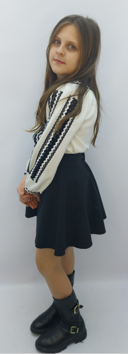 ie-fete-traditionala-crep-catifea-neagra-zig-zag-bluza-populara-copii-fabricata-in-romania-dadas-doraly-mall-constanta.jpg [3]