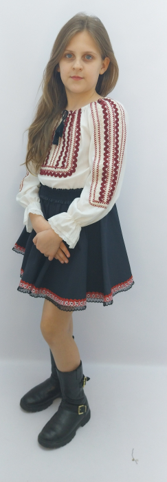 ie-traditionala-fetite-bordo-dadas.jpg [2]