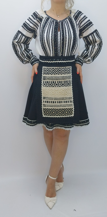 ie-traditionala-populara-romaneasca-alb-negru-dadas-constanta.jpg [3]