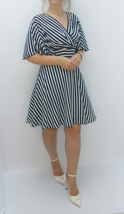 rochie-dama-eleganta-dungi-alb-negru-rochie-casual-eleganta-dadas-constanta-rochie-dama-moderna.jpg [4]