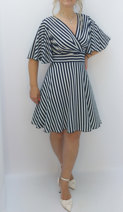 rochie-dama-eleganta-dungi-alb-negru-rochie-casual-eleganta-dadas-constanta-rochie-dama-moderna.jpg [2]