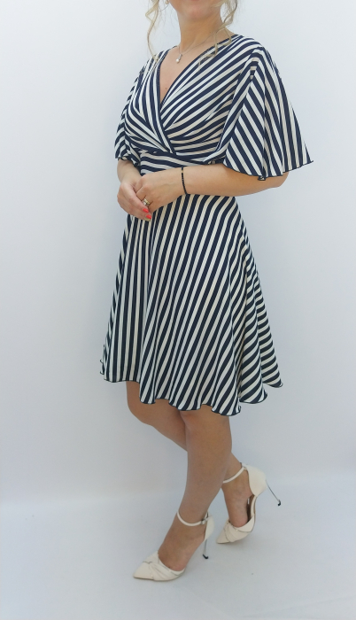 rochie-dama-eleganta-dungi-alb-negru-rochie-casual-eleganta-dadas-constanta-rochie-dama-moderna.jpg [5]