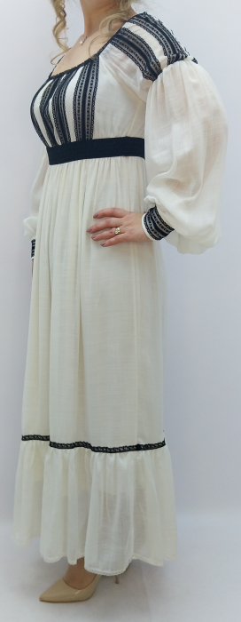 rochie-dama-lunga-alba-stil-ie-broderie-neagra-eleganta-vaporoasa-DADAS-Constanta-produs-in-Romania.jpg [4]