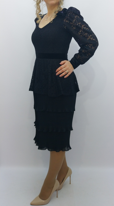 rochie-eleganta-neagra-din-dantela-cu-voal-plisat-si-centura-catifea-rochie-midi-de-ocazie-cu-decolteu-in-v-si-maneci-bufante [2]
