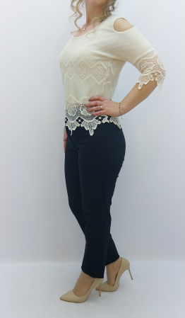 bluza-dama-crem-dantela-umeri-decupati-dadas.jpg [6]