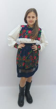 costum-traditional-popular-maramures-fete-camasa-alba-fusta-inflorata-albastra-haine-traditionale-atelier-dadas-doraly-constanta.jpg [3]