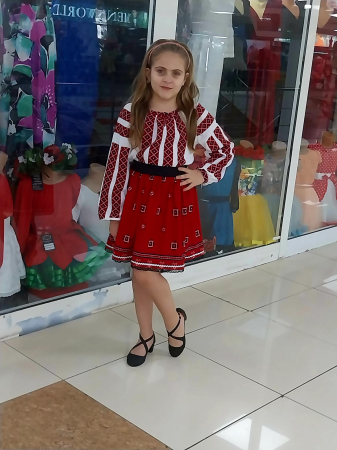 Costum traditional fete cu ie populara si fusta eleganta stilizata pentru serbari nunti botezuri evenimente traditionale [1]