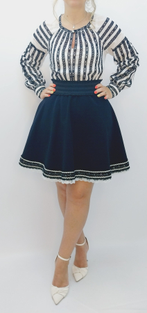 Traditional adulti - Costum popular tradițional românesc pentru femei – ie cu negru și fustă traditionala clos elegantă