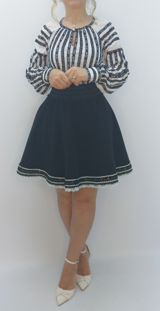 Costum popular tradițional românesc pentru femei – ie cu negru și fustă traditionala clos elegantă [5]