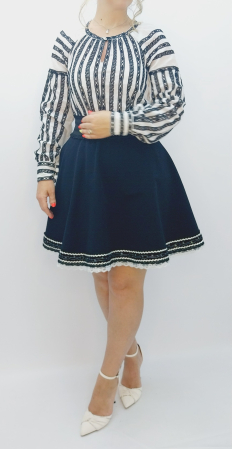 Costum popular tradițional românesc pentru femei – ie cu negru și fustă traditionala clos elegantă [1]