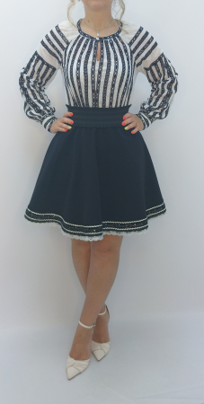 Costum popular tradițional românesc pentru femei – ie cu negru și fustă traditionala clos elegantă [4]