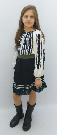 costum-traditional-popular-stilizat-ie-alba-broderie-neagra-si-fusta-fete-atelier-dadas-doraly-constanta.jpg [1]