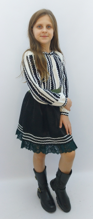 costum-traditional-popular-stilizat-ie-alba-broderie-neagra-si-fusta-fete-atelier-dadas-doraly-constanta.jpg [3]