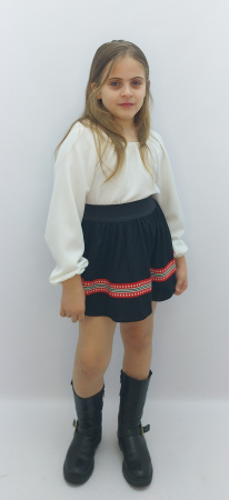 fusta-sport-fete-bleumarin-benzi-rosii-albe-haine-copii-doraly-constanta-atelier-dadas.jpg [10]