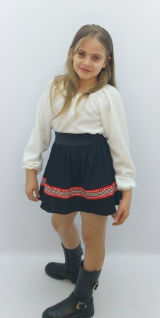 fusta-sport-fete-bleumarin-benzi-rosii-albe-haine-copii-doraly-constanta-atelier-dadas.jpg [8]