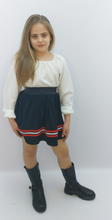 fusta-sport-fete-bleumarin-benzi-rosii-albe-haine-copii-doraly-constanta-atelier-dadas.jpg [5]