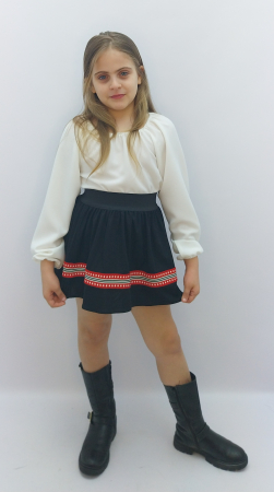 fusta-sport-fete-bleumarin-benzi-rosii-albe-haine-copii-doraly-constanta-atelier-dadas.jpg [9]