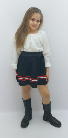 fusta-sport-fete-bleumarin-benzi-rosii-albe-haine-copii-doraly-constanta-atelier-dadas.jpg [3]