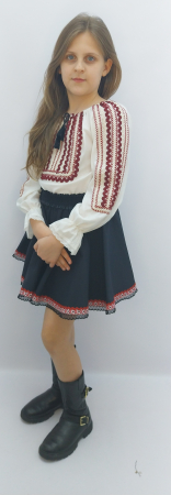 ie-traditionala-fetite-bordo-dadas.jpg [1]