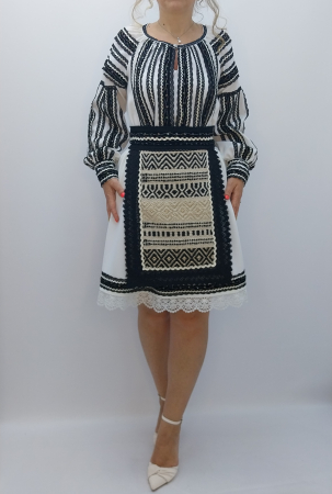 ie-traditionala-populara-romaneasca-alb-negru-dadas-constanta.jpg [5]