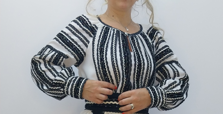 ie-traditionala-populara-romaneasca-alb-negru-dadas-constanta.jpg [4]