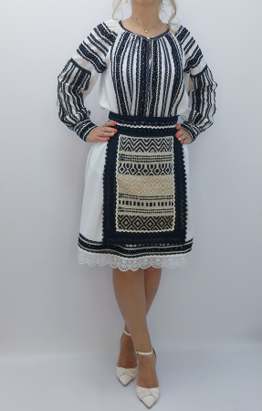 ie-traditionala-populara-romaneasca-alb-negru-dadas-constanta.jpg [3]