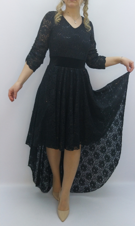 Rochie premium din dantelă neagră, cu croială high-low, talie marcată și mâneci trei-sferturi. Elegantă, sofisticată, ideală pentru evenimente speciale, cocktail și seri de gală. [3]