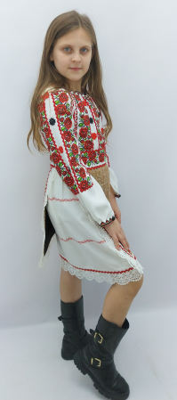 costum-popular-traditional-pentru-fete-cu-broderie-florala-rosie-ie-romaneasca-eleganta-copii-dadas.jpg [2]