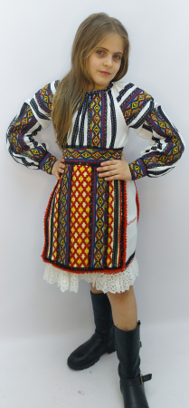 costum-traditional-fetita-autentic-stilizat-romanesc-ie-alba-catrinta-multicolora-brau-popular-dadas-fabricat-romania-foto-reale.jpg [1]