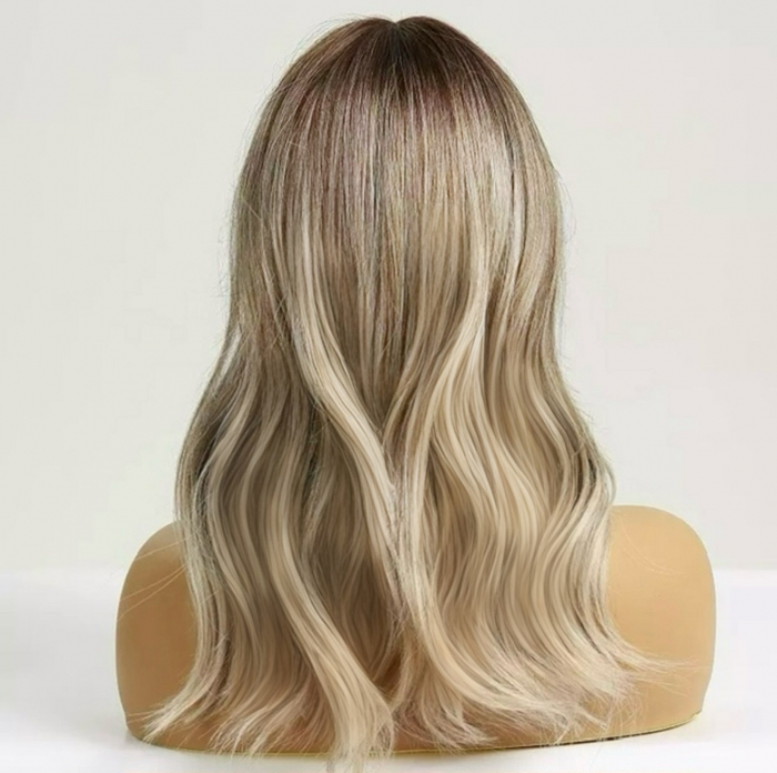 Peruca C167 Baza Satena Blonda Breton Gri Blond Platinat Cu Suvite [3]