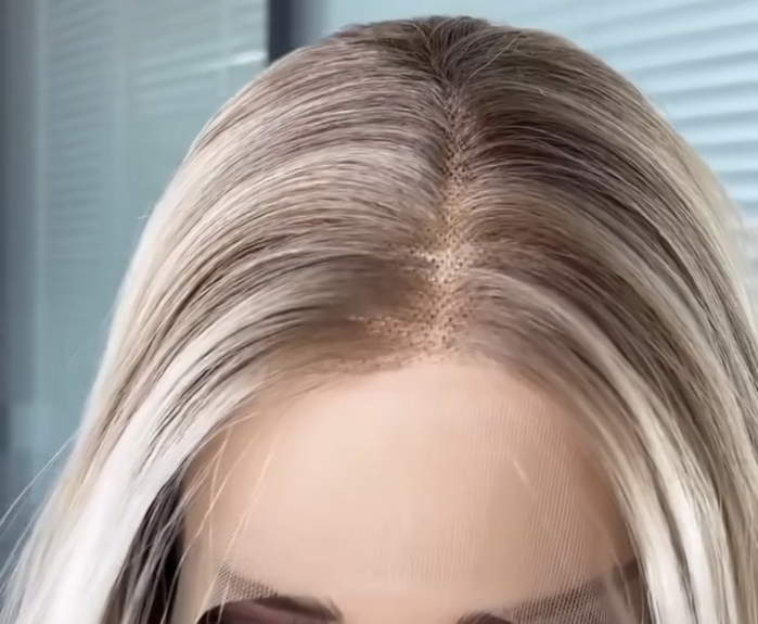Peruca C938 FRONT LACE Blonda Baza Saten Deschis cu Suvite Blond Platinat [3]