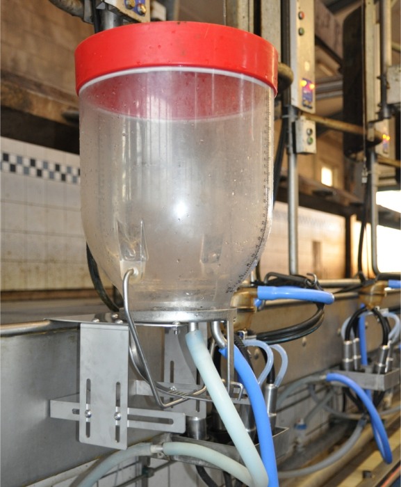 Accesoriu pentru spalarea galetilor in sala de muls, Holm&Laue CanWash [2]