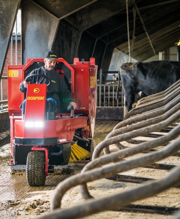 Echipament multifunctional pentru intretinerea cusetelor, Bobman Selfload, diesel, 3WD [9]