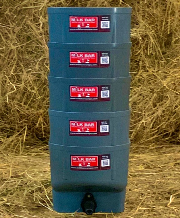 Galeata cu tetina pentru alaptarea viteilor, Milk Bar, 4l cu sistem fixare tetina, suport de prindere si carlig de blocare [10]