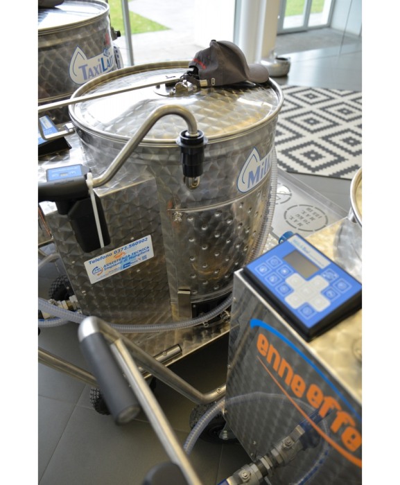 Milk Taxi pentru hranirea inteligenta a viteilor, cu pasteurizare [12]